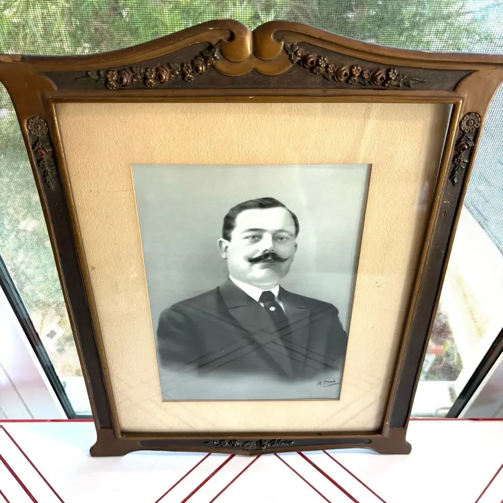 Antique Ornate Wood Frame Crayon Portrait 8 x 10 Gentleman